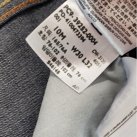 Classic Levi's boot cut size 10 or 30/32 - Picture 4 of 4